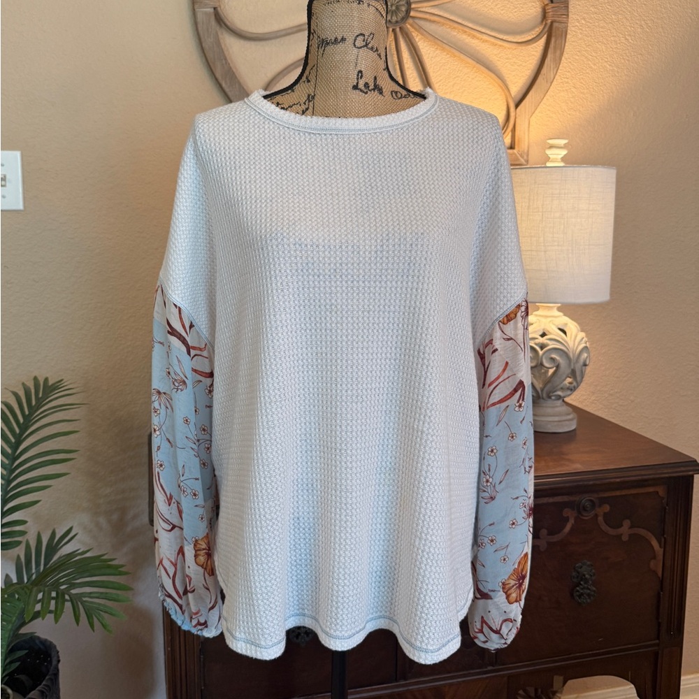 Hummingbird White Waffle Knit Top with Floral Wide Sleeves